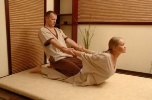 Польза и противопоказания тайского массажа